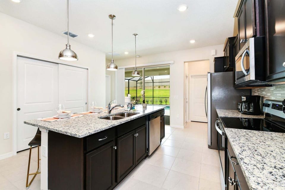 House, Multiple Beds, Pool Access, Pool View (WI106-3373-5-GP) | Private kitchen