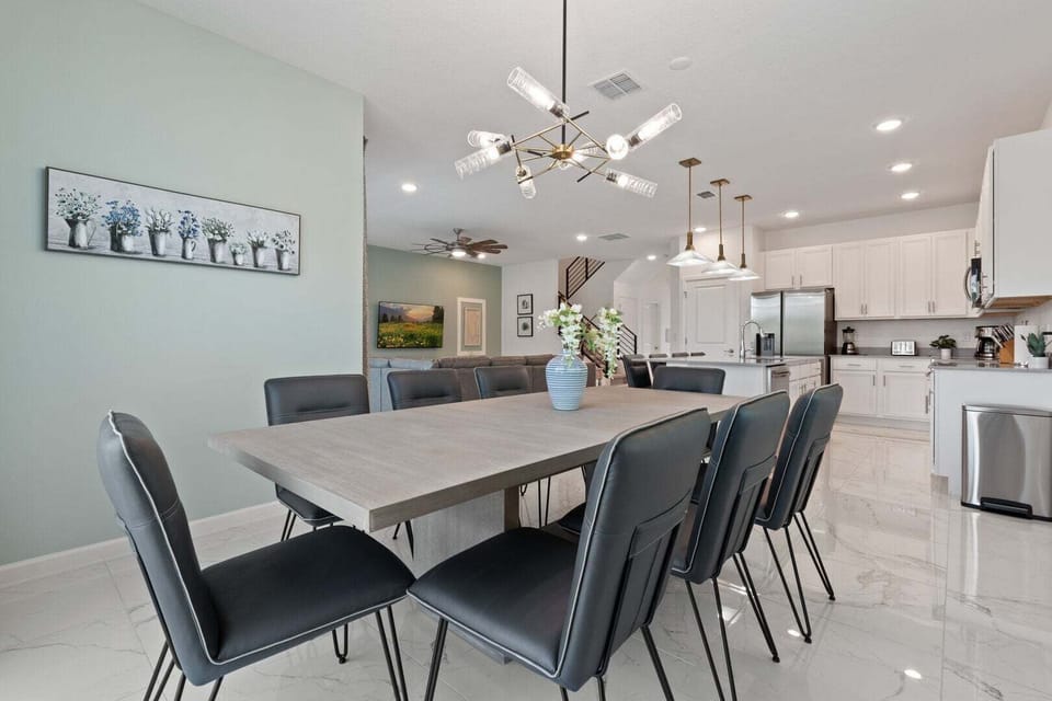 House, Multiple Beds, Pool Access, Pool View (VPR102-2572-5-GP) | Dining