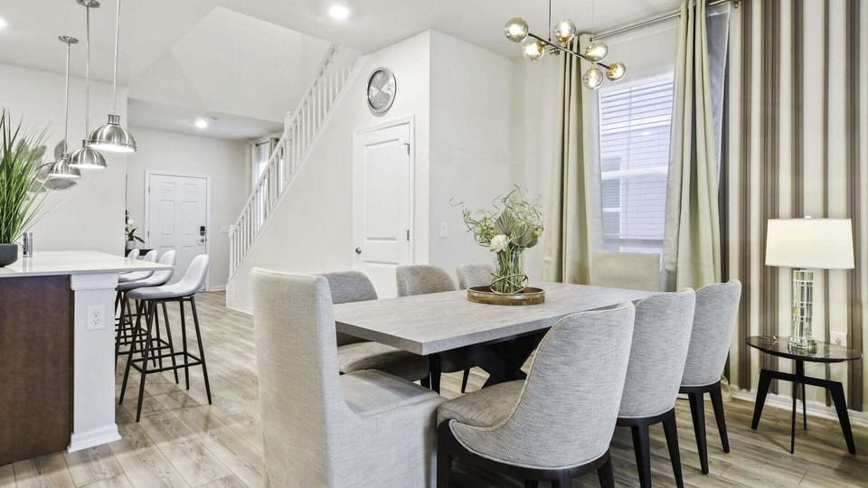 House, Multiple Beds, Pool Access, Pool View (WI110-3913-7-P) | Dining