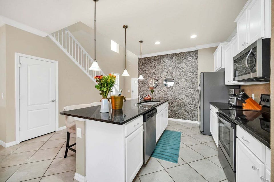 House, Multiple Beds, Pool Access, Pool View (WW102-8909-6-GP) | Private kitchen