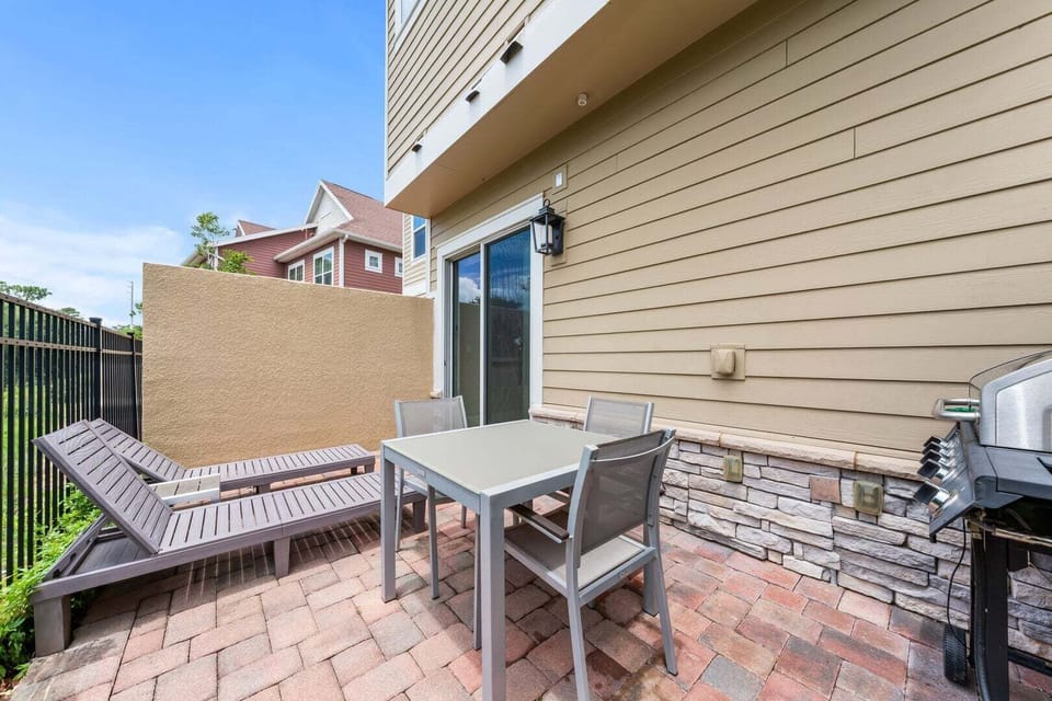 House, Multiple Beds (SMV118-7546-4-G) | Outdoor dining