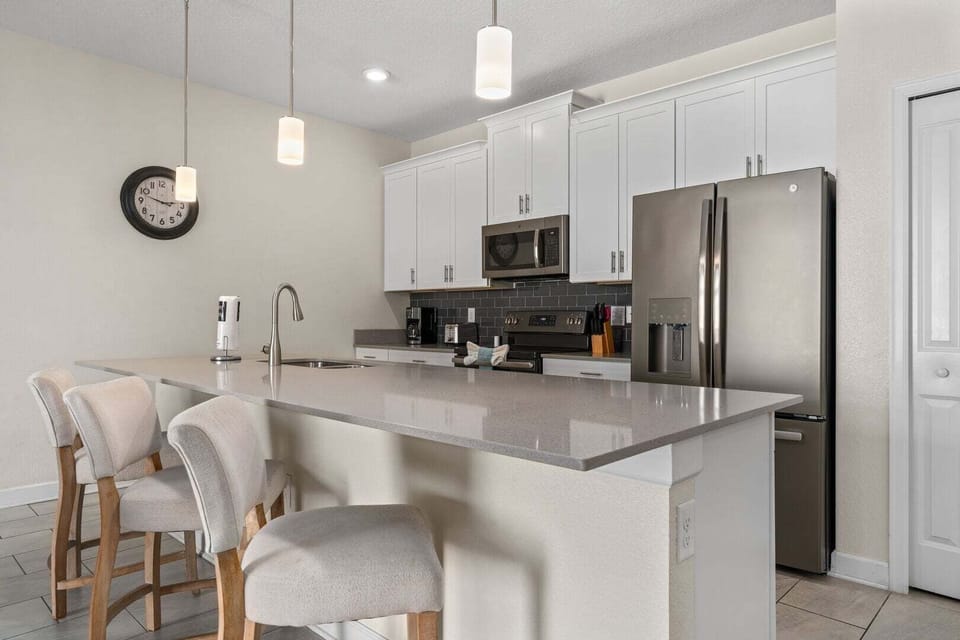 House, Multiple Beds, Pool Access, Pool View (STL120-4827-4-P) | Private kitchen