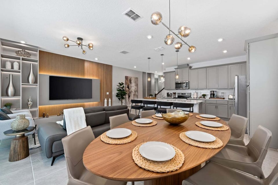 House, Multiple Beds, Pool Access, Pool View (SLA109-2335-6-P) | Dining