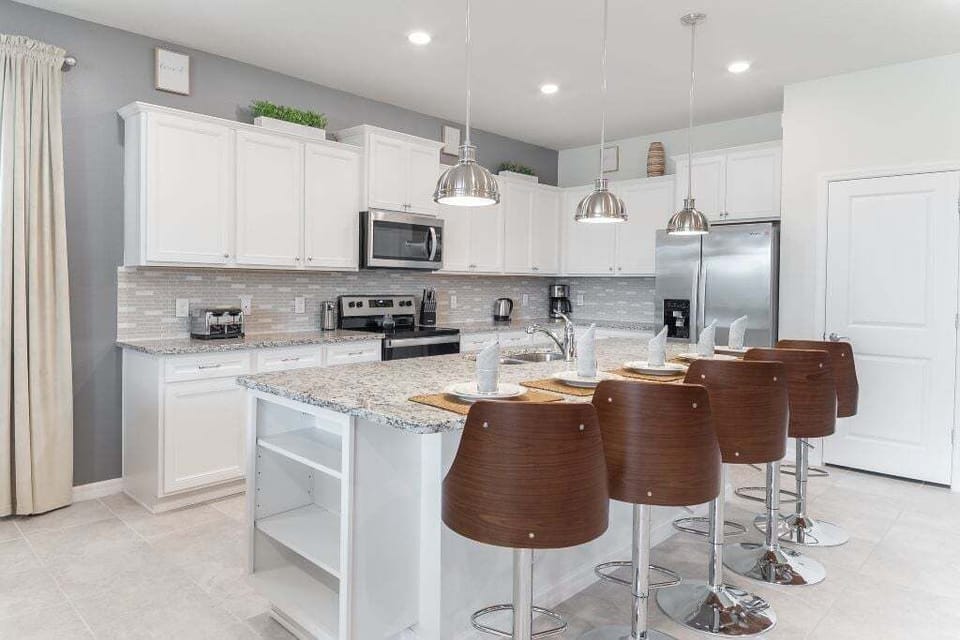 House, Multiple Beds, Pool Access, Pool View (WI101-2310-8-GP) | Private kitchen