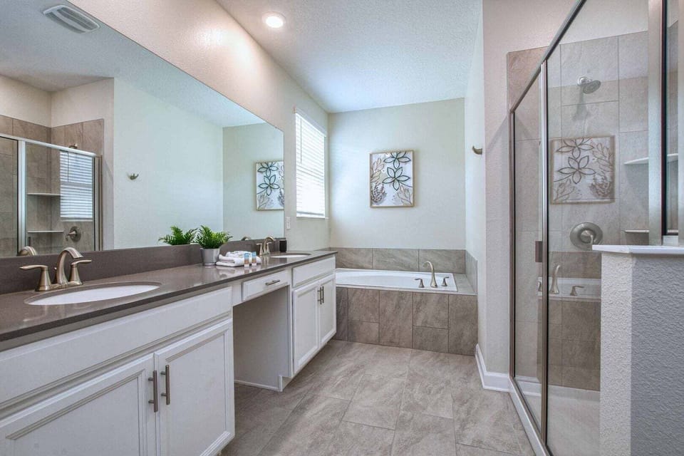 Home Away From Home! 6br, 5.5 BA House in Kissimmee