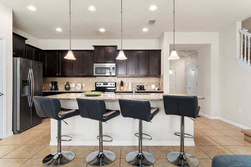 House, Multiple Beds, Pool Access, Pool View (WW109-9041-5-P) | Private kitchen