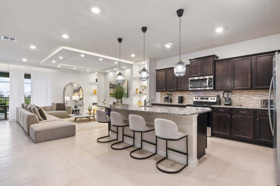 House, Multiple Beds, Pool Access, Pool View (WI111-3716-8-P) | Private kitchen