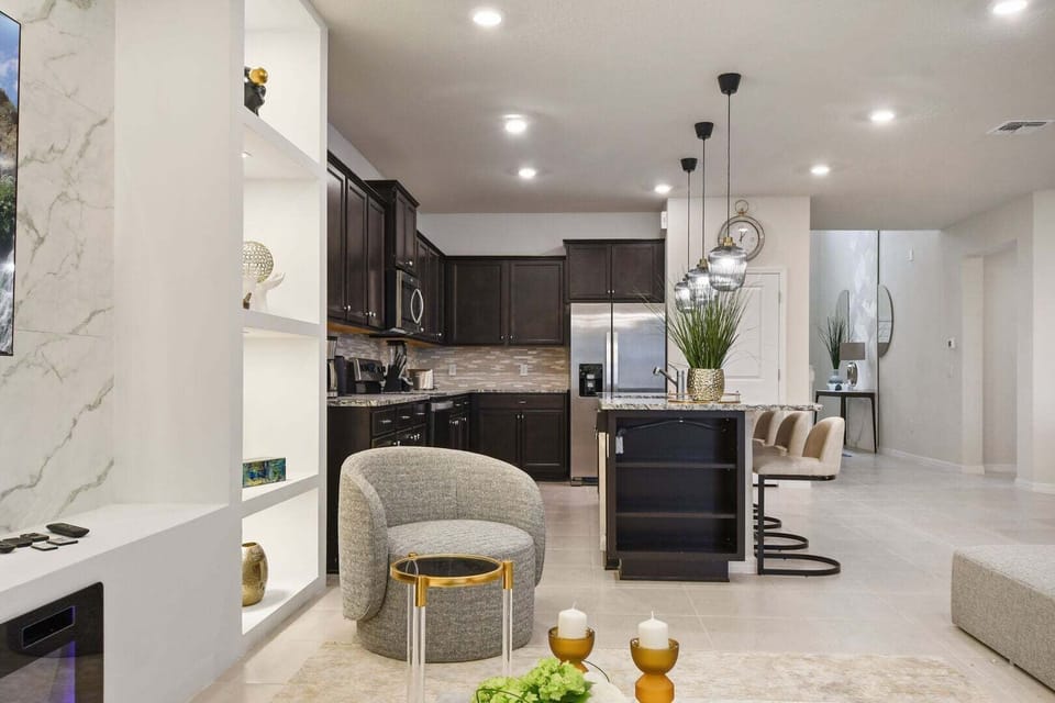 House, Multiple Beds, Pool Access, Pool View (WI111-3716-8-P) | Interior