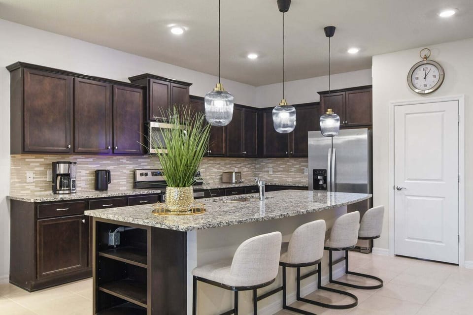 House, Multiple Beds, Pool Access, Pool View (WI111-3716-8-P) | Private kitchen