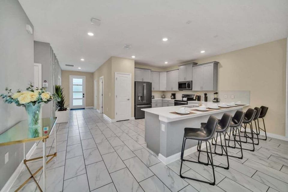 House, Multiple Beds, Pool Access, Pool View (STL119-4567-9-GP) | Private kitchen
