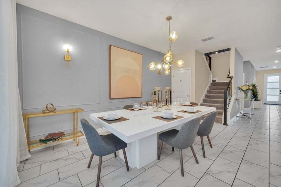 House, Multiple Beds, Pool Access, Pool View (STL119-4567-9-GP) | Dining