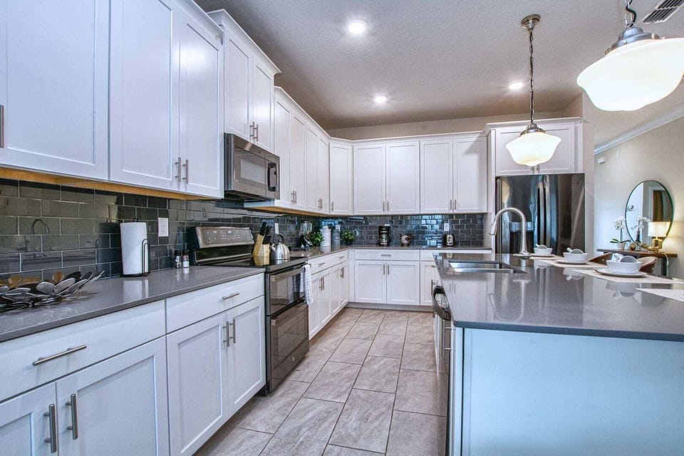 House, Multiple Beds, Pool View (STL108-2791-6-GP) | Private kitchen
