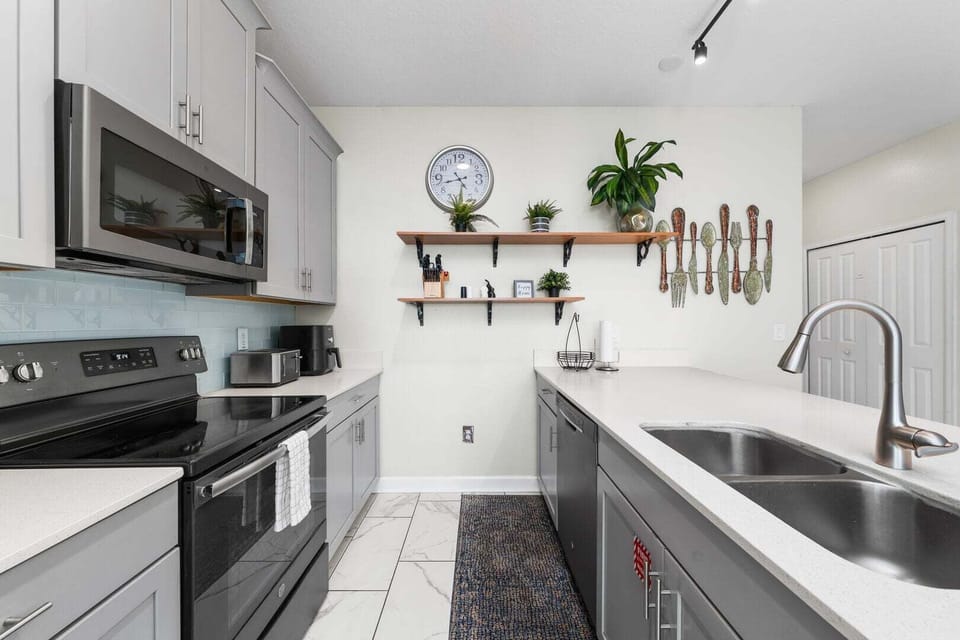 Townhome, Multiple Beds, Pool Access, Pool View (STL110-4811-5-GP) | Private kitchen