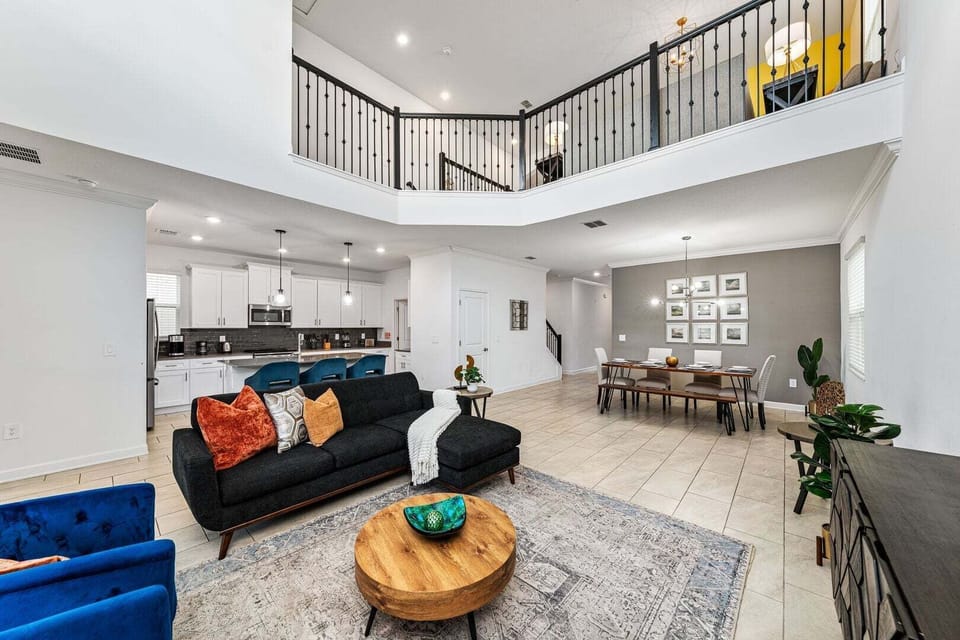 House, Multiple Beds, Pool Access, Pool View (STL123-2665-5-P) | Living area