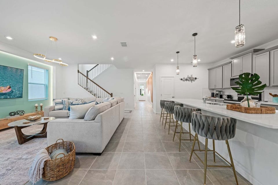 House, Multiple Beds, Pool Access, Pool View (SLA110-2332-6-GP) | Interior