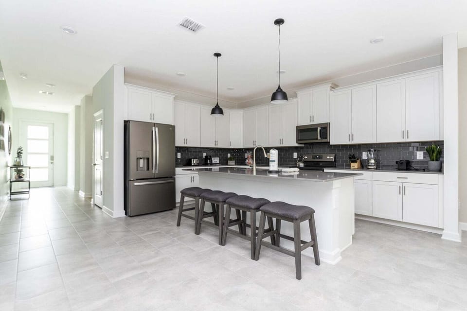 House, Multiple Beds, Pool View (CHG103-9167-6-GP) | Private kitchen
