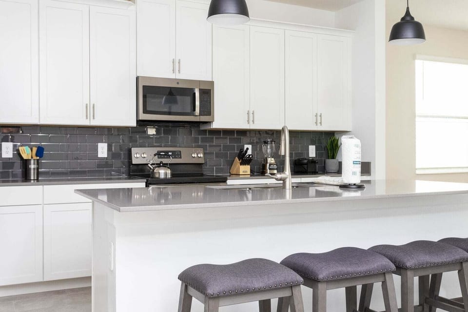 House, Multiple Beds, Pool View (CHG103-9167-6-GP) | Private kitchen