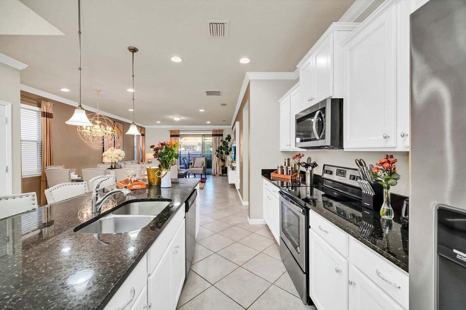 House, Multiple Beds, Pool Access, Pool View (WW103-8917-6-GP) | Private kitchen