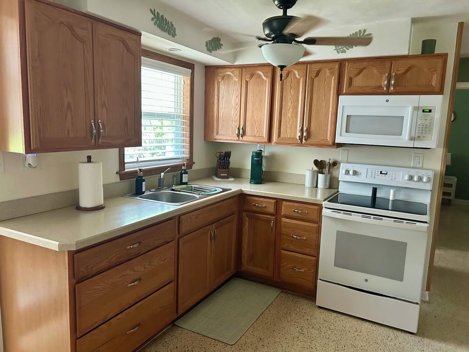 Full kitchen, Dishes and utensils