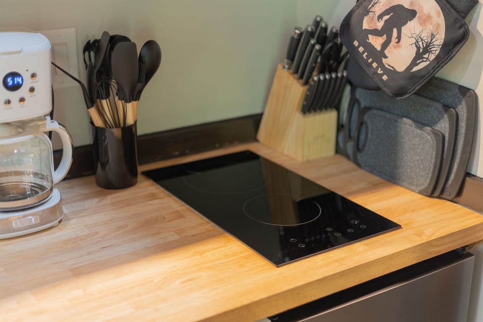Cooktop burner, cookware, and kitchen essentials make simple meals easy during your stay.