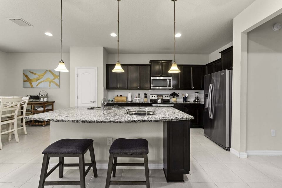 House, Multiple Beds, Pool Access, Pool View (WW108-8904-5-GP) | Private kitchen