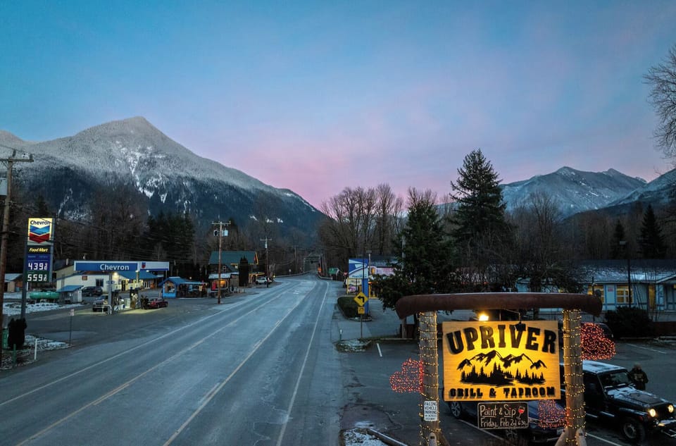 Marblemount's restaurants, coffee and gas station are just minutes away