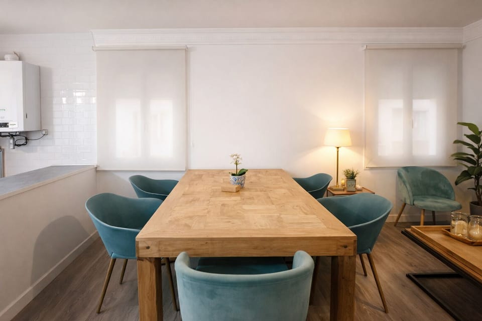 City Apartment, 2 Bedrooms | Dining room
