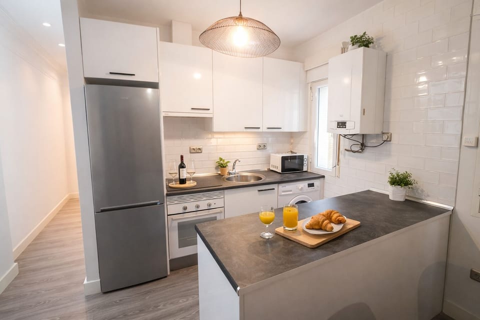 City Apartment, 2 Bedrooms | Private kitchen | Electric kettle, toaster, griddle, cleaning supplies