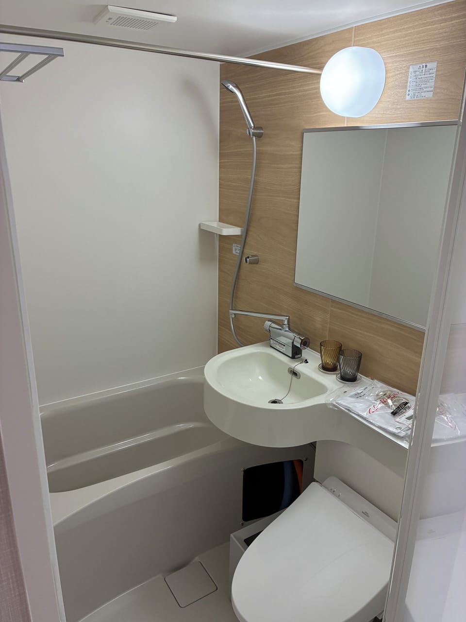 Combined shower/tub, hair dryer, slippers, towels