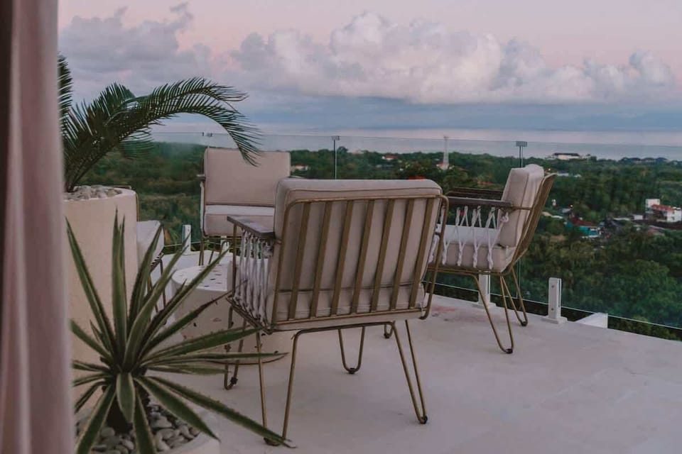 Balcony with panoramic ocean view