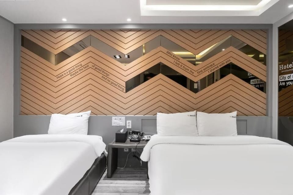Deluxe Twin Room | Individually decorated, desk, laptop workspace, free WiFi