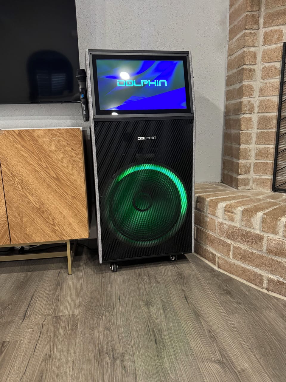Two person karaoke machine. Smule app install to sing your favorite songs.