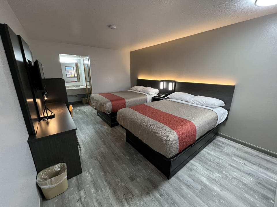 Blackout drapes, free WiFi, bed sheets