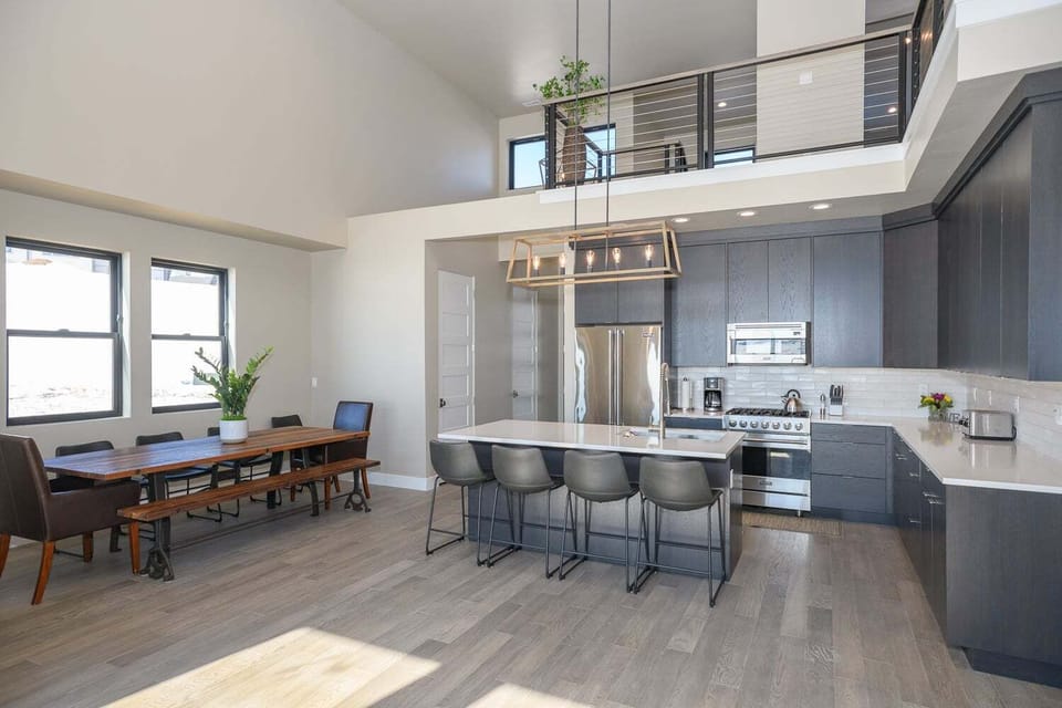 Dining area with seating for 10 and four at the center island