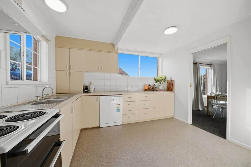 Modern kitchen ideal for long stays near UTAS, Hobart CBD, and Salamanca