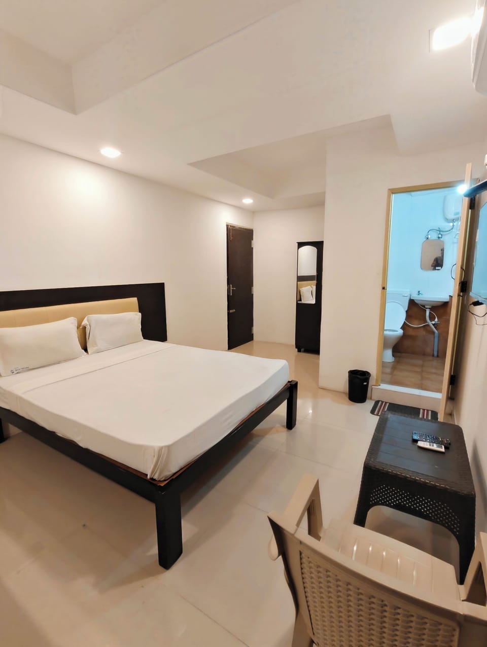 Standard Double Room | Free WiFi, bed sheets