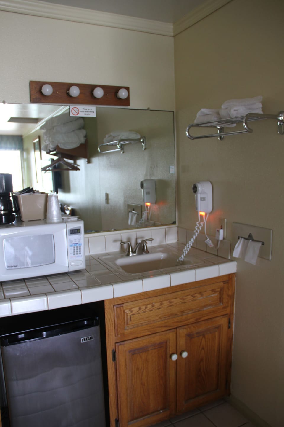 Room, Non Smoking, Courtyard View (Unit C or D) | WiFi (free), individually decorated, individually furnished, bed sheets