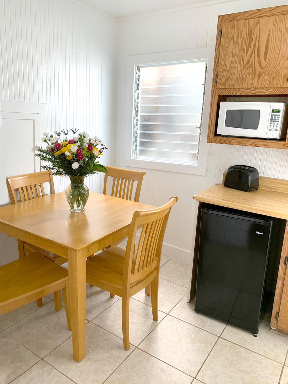 Family Cottage, 1 Queen Bed (5) | Private kitchen | Coffee/tea maker, fridge, microwave