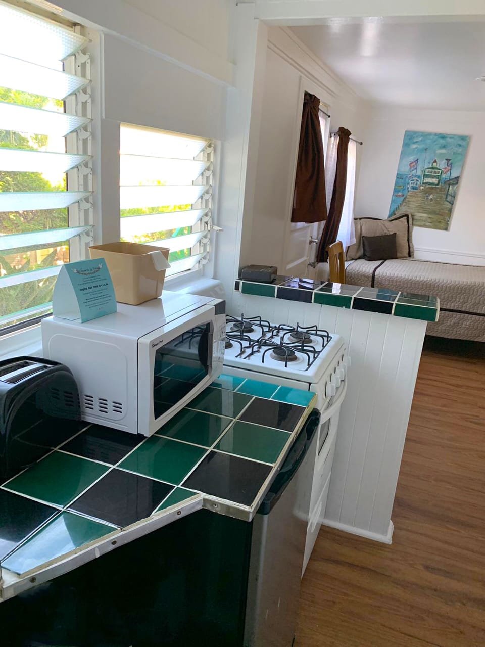 Apartment, Non Smoking (12) | Private kitchen | Coffee/tea maker, fridge, microwave
