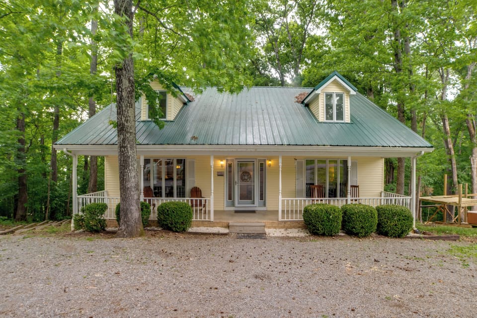 Exterior | Driveway (5 Vehicles)