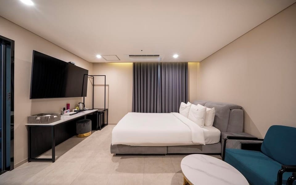 Business Double Room | Premium bedding, blackout drapes, free WiFi, bed sheets