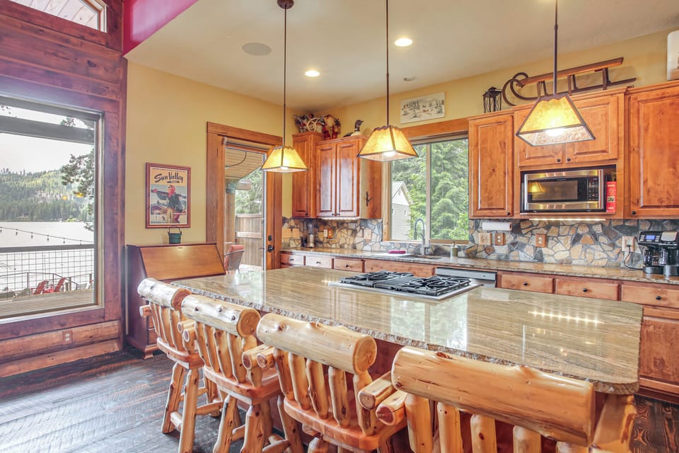 Kitchen | Main Level
