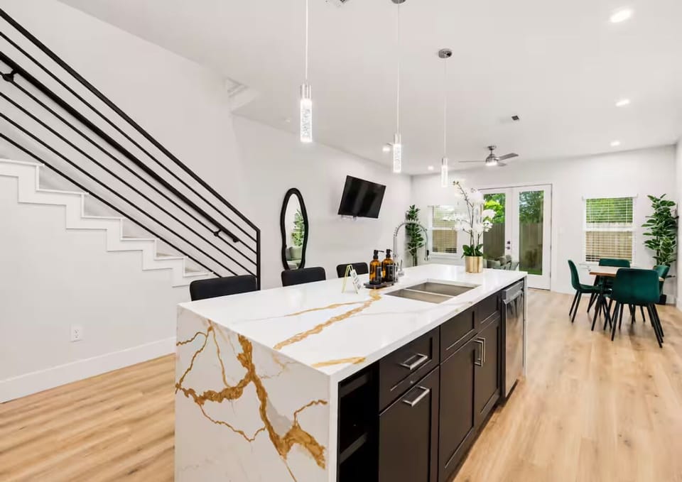 Luxury Townhome | Private kitchen