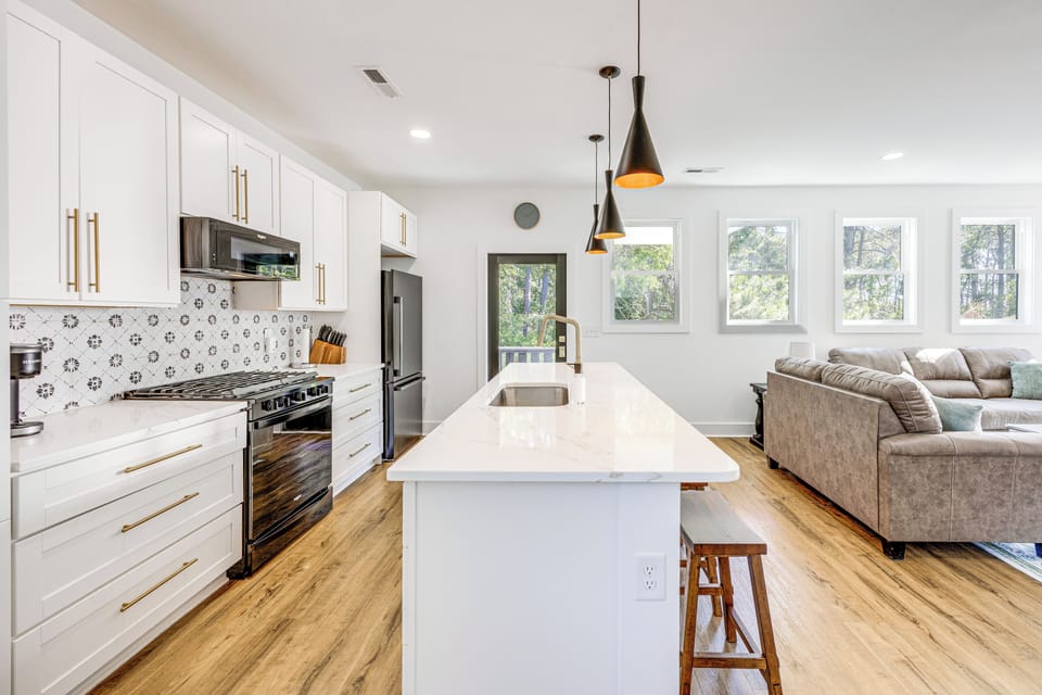Kitchen | Main Level