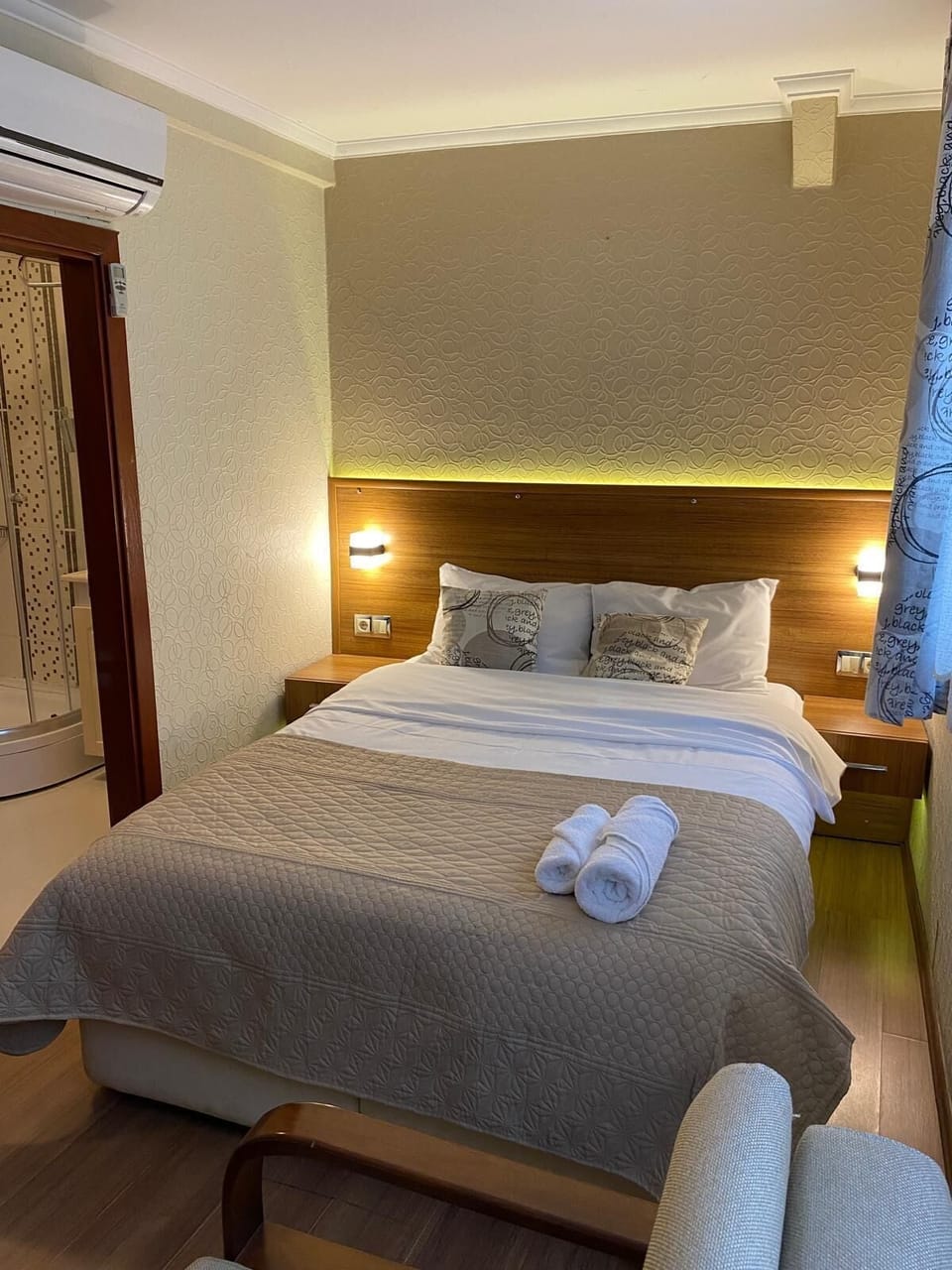 Standard Room, City View | Desk, laptop workspace, free WiFi