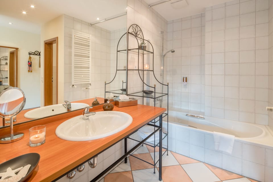Deluxe Double Room, 1 Queen Bed | Bathroom amenities | Hair dryer, towels, soap, shampoo