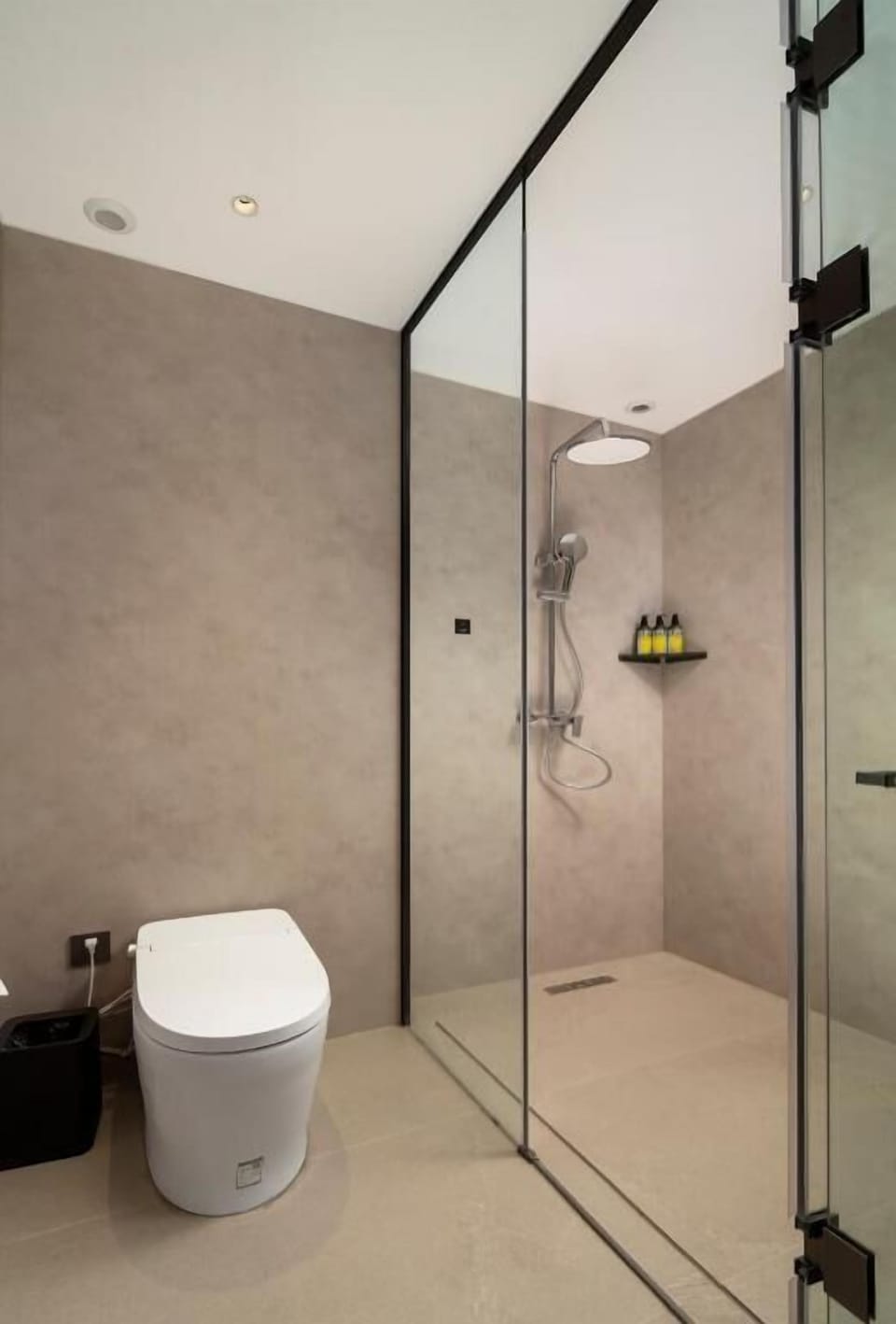 Twin Room, Courtyard View | Bathroom | Bathrobes, slippers