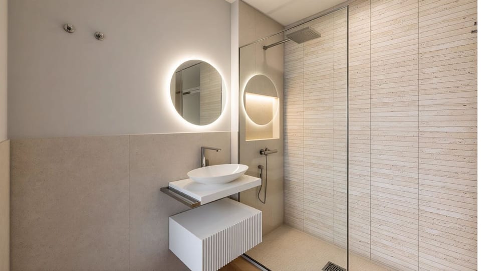 Single Room | Bathroom | Shower, hair dryer, towels, soap