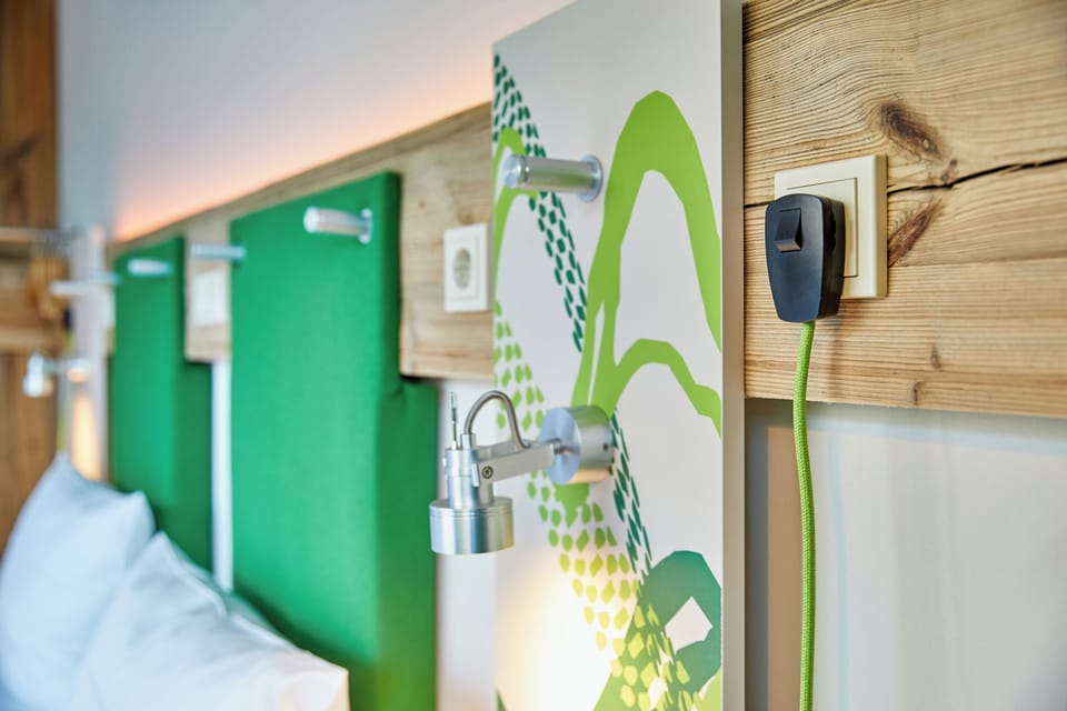 Double Room, Mountain View | Hypo-allergenic bedding available, in-room safe, blackout drapes