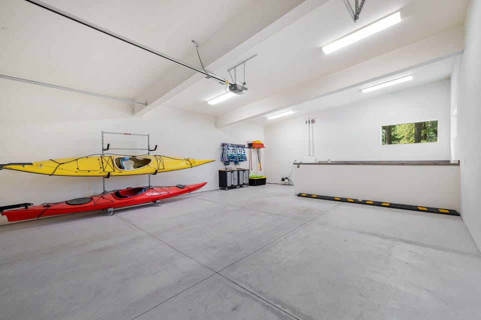 Alternative view of the garage